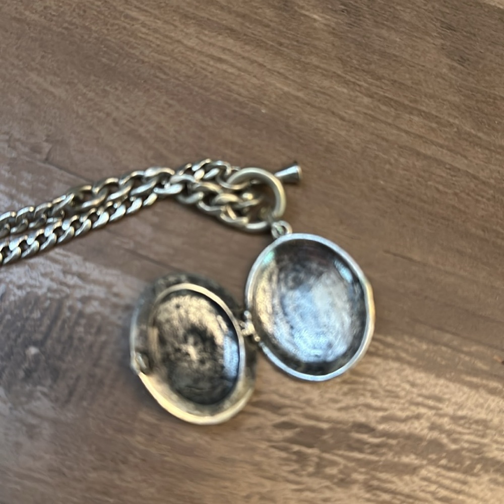 Fossil Locket - Picture 2 of 5